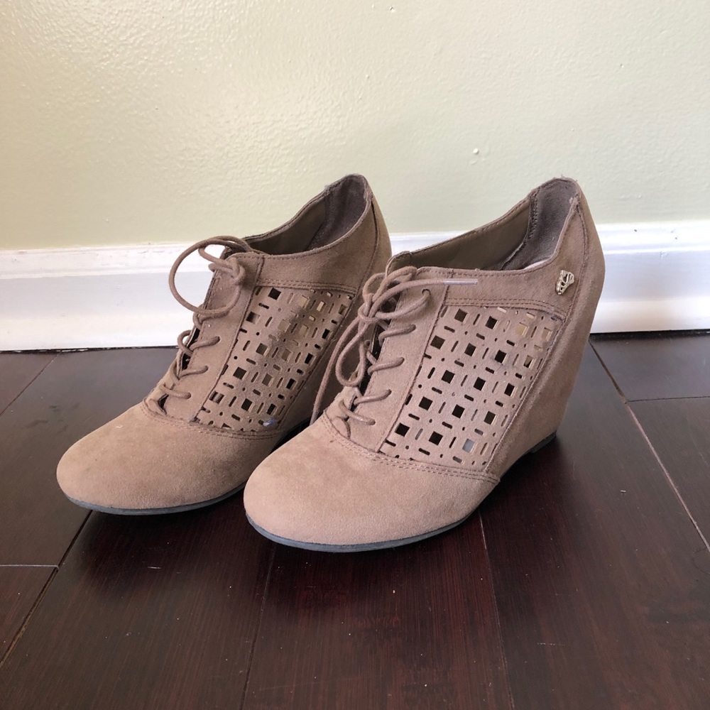 Tan wedge heeled booties size: 7